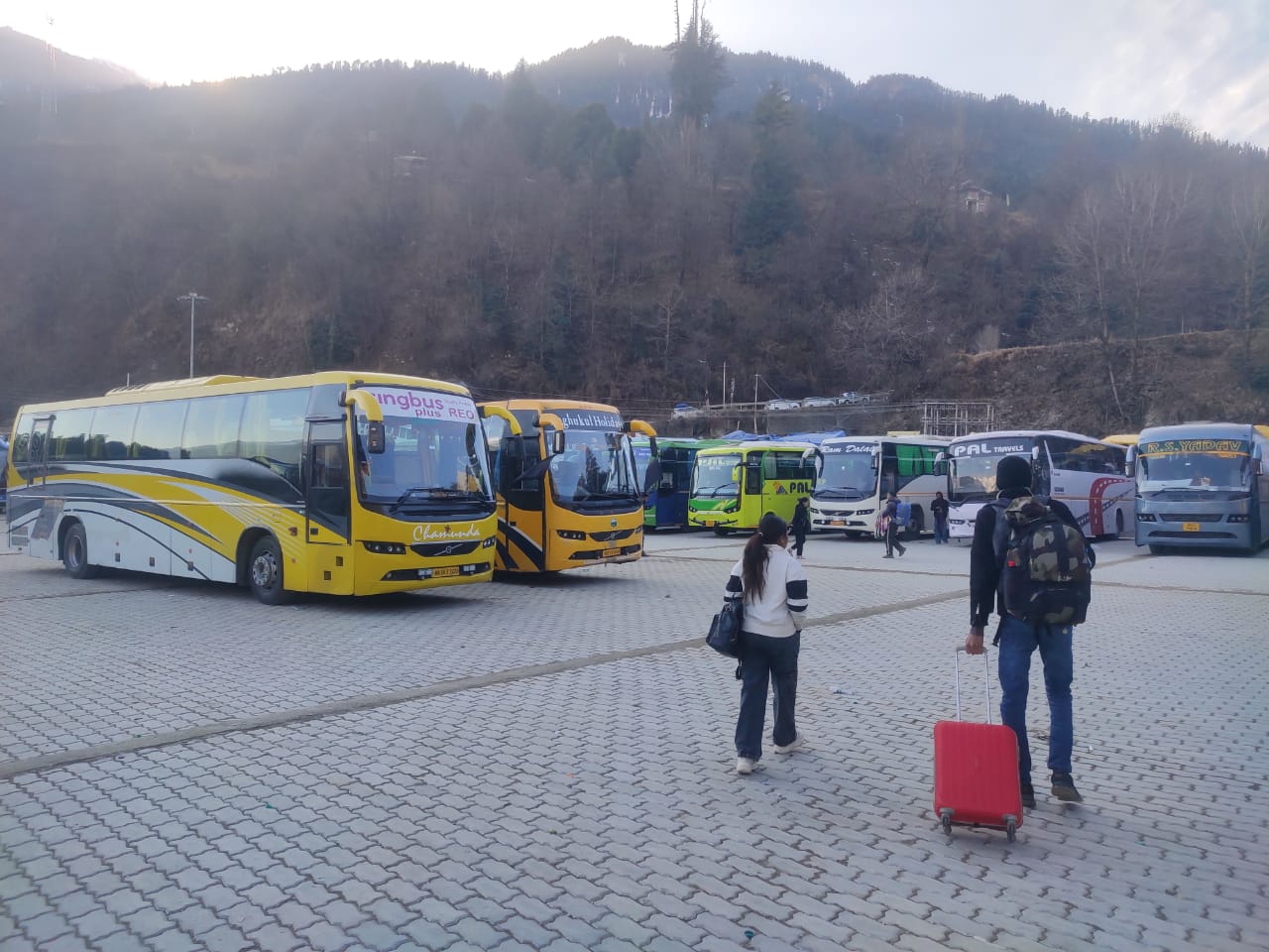 Manali private bus stand